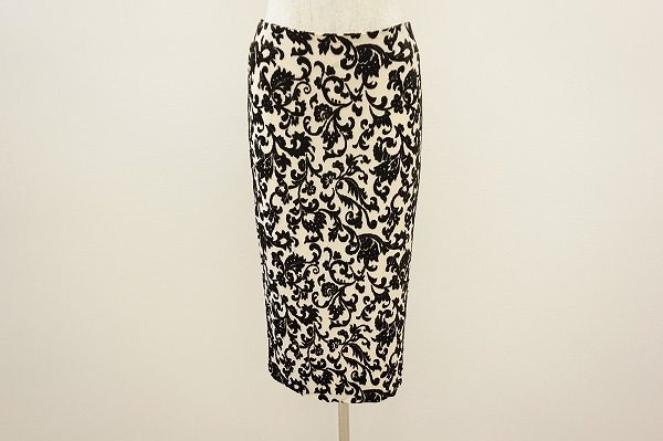 フロッキープリントが素敵なヨシエイナバのスカートを買い取りしました