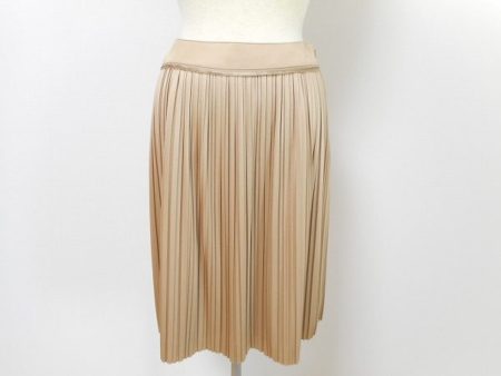 光沢が美しいアマカのベージュスカートを買取いたしました