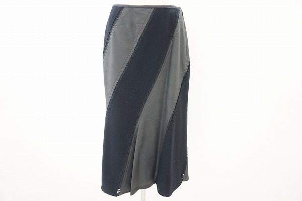 シックさのなかにユニークな表情を見せる銀座マギーのフレアスカートを買取いたしました