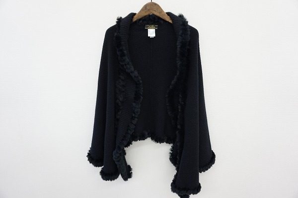 大人のエレガンスが羽織るだけで完成するレリアンのファー付カシミアケープを買取いたしました