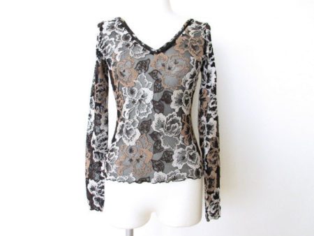 繊細な花柄をシースルーで楽しめる、4298シズカコムロのカットソーを買取いたしました