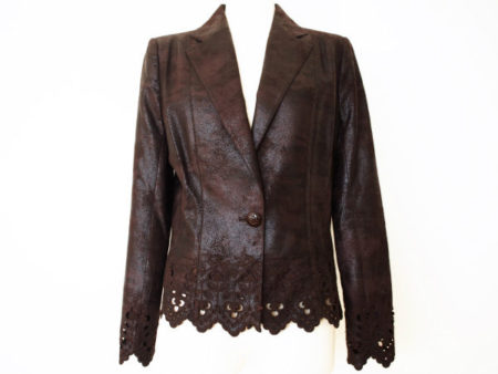 軽やかに女性でも着こなせる、銀座マギーのフェイクレザージャケットを買取いたしました