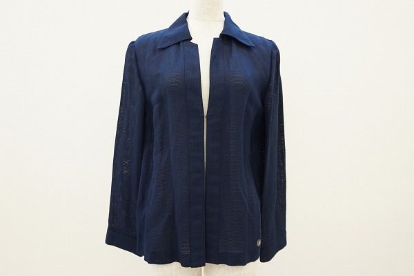 洗練された印象に色気をプラス。レオナールのブラウスを買取いたしました