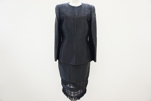 軽やかなレナランゲのスカートスーツを買い取りさせていただきました