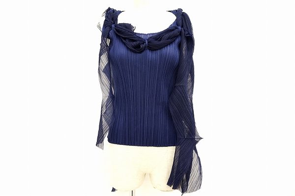 可憐なデザインが素敵なプリーツプリーズのカットソーを買い取りしました