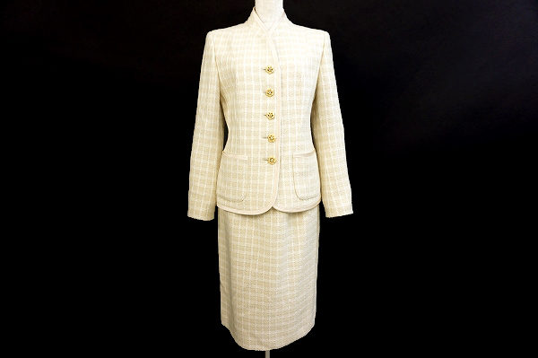 チェックが愛らしいラピーヌブランシュのスカートスーツ