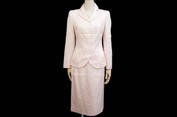 レナランゲの華やかなスーツを買い取りさせていただきました