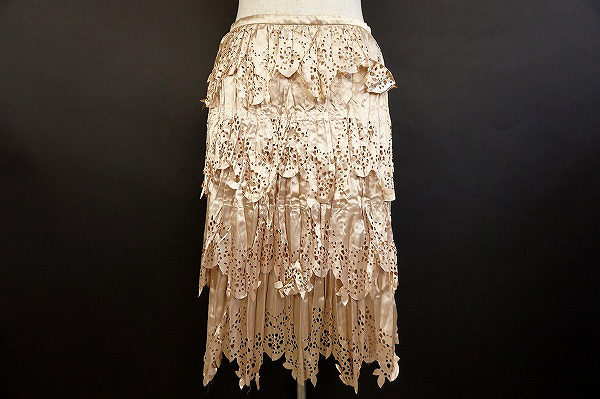 美しい質感が味わえるノコオーノのスカートを買取いたしました