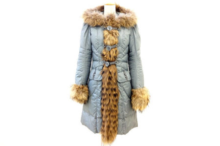 チャイニーズラクーンが印象的な銀座マギーのダウンジャケットを買い取りました