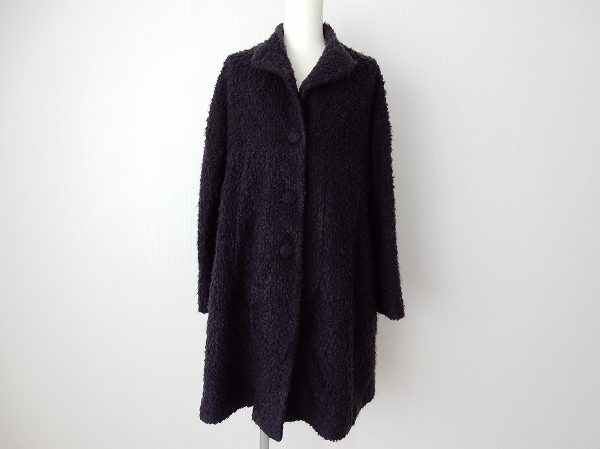 シンプルな着こなしに大活躍間違いなしのシズカコムロのコートを買い取りました