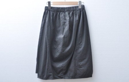 存在感を生かす装いを楽しんでいただけるヨーガンレールのスカートを買い取りました