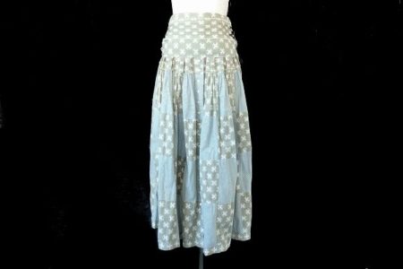 スイートな柄が素敵なカネコイサオのスカートを買い取りさせていただきました