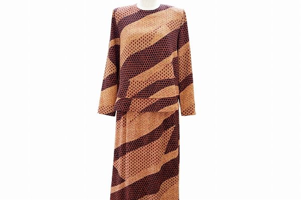 シセンドウのエレガントな総柄セットアップを買い取りました