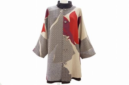 インパクト大の鮮やかな柄が美しいシセンドウのコートを買い取りました