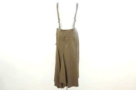 着こなしの想像が膨らむセンソユニコのスカートを買い取りました