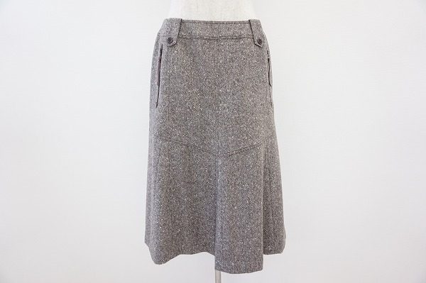 上品な雰囲気なのに履き心地も抜群。キャラオクルスのスカートを買取いたしました