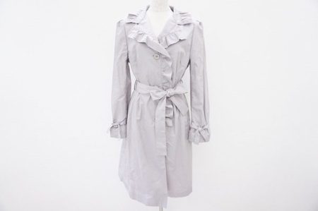 フリルデザインの襟元が可愛らしいマダムジョコンダのコートを買い取りました