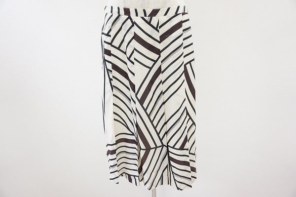 幾何学プリントが目を引くマダムジョコンダのスカートを買い取りました