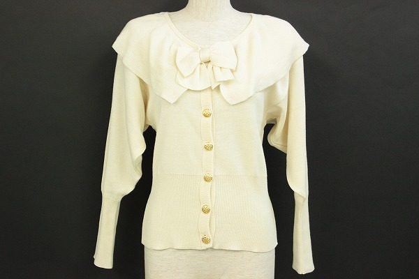 胸元のディティールがロマンティックなインゲボルグのカットソーを買い取りました