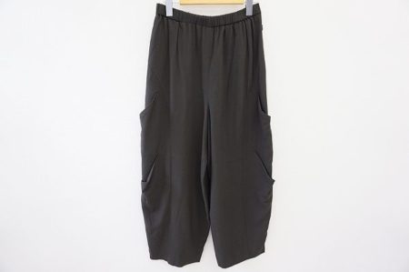 素材の良さをいかしたシルエットを実現。慈雨センソユニコのパンツを買取いたしました