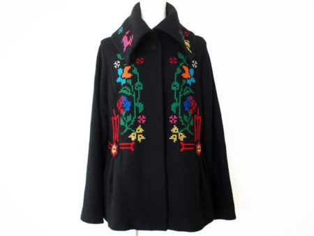 可愛さのあるエスニックな雰囲気。トクコの刺繍つきジャケットコートを買取いたしました