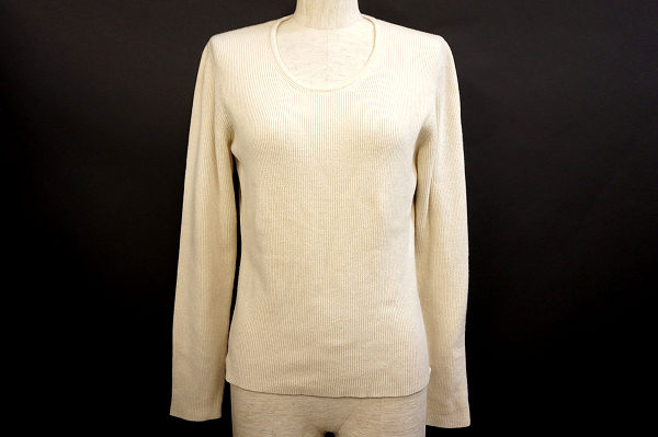 極上の肌さわりが楽しめるカネコイサオのカシミアセーターを買い取りました
