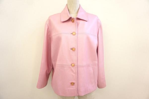 女性でも気軽にコーデに取り入れられそうなセントジョンのピンクレザージャケットを買取いたしました