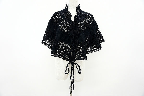 かぎ編みのディティールが愛らしいシズカコムロのケープを買い取りました