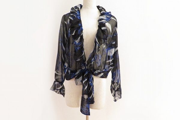 アンニュイな雰囲気の着こなしにぴったりのシズカコムロのカーディガンを買い取りました