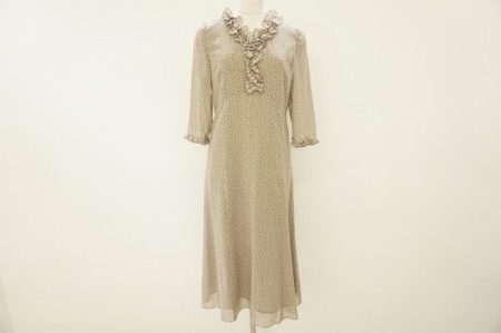 ワードーローブに一枚加えたいナチュラルで上品なレリアンのワンピースを買取いたしました