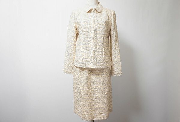 素材やシルエットから女性らしさを演出するレリアンのスカートスーツを買取いたしました