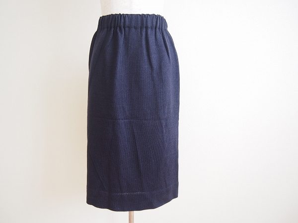 着心地の良さと上品なスタイリングが叶う、斉藤都世子のスカートを買取いたしました