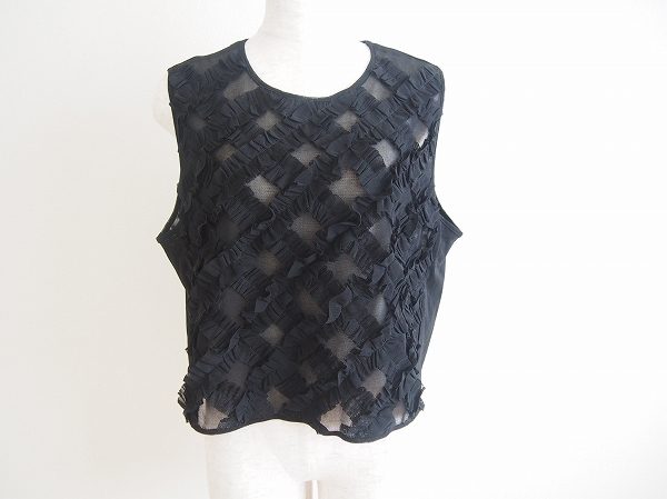 ディテールや透け感で立体感を生み出す、ティービーセンソユニコのブラックカットソーを買取いたしました