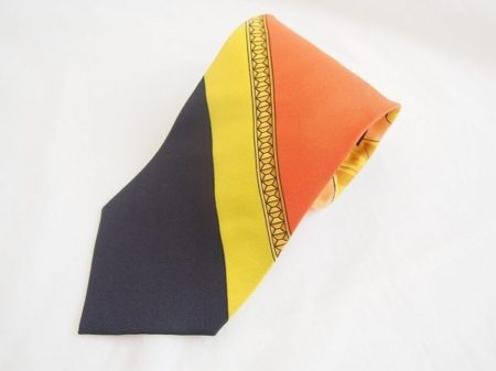 インパクトのある3色カラーが美しいジャンニヴェルサーチのネクタイを買い取りました