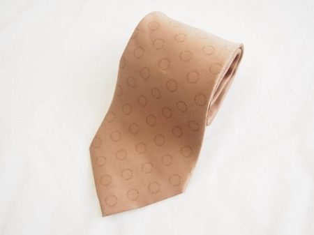 さりげなくお洒落な首元を演出してくれるロエベのネクタイを買い取りしました
