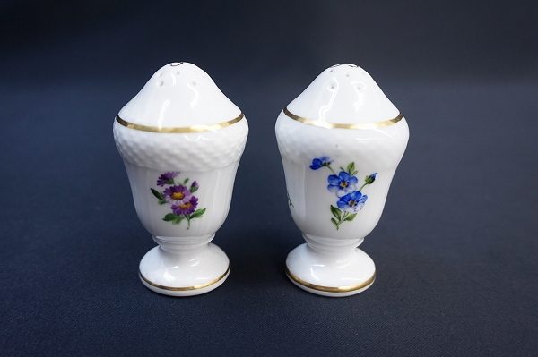 オシャレに食卓を演出するロイヤルコペンハーゲンのソルト&ペッパーを買取いたしました