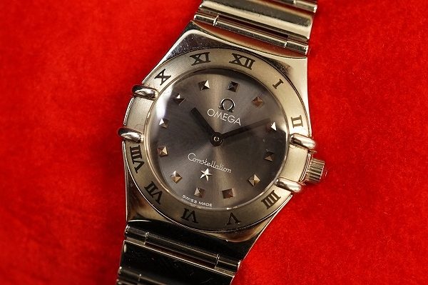 シンプルでシック。大人のファッションにぴったりマッチするオメガのコンステレーション ミニ マイチョイス腕時計を買取いたしました