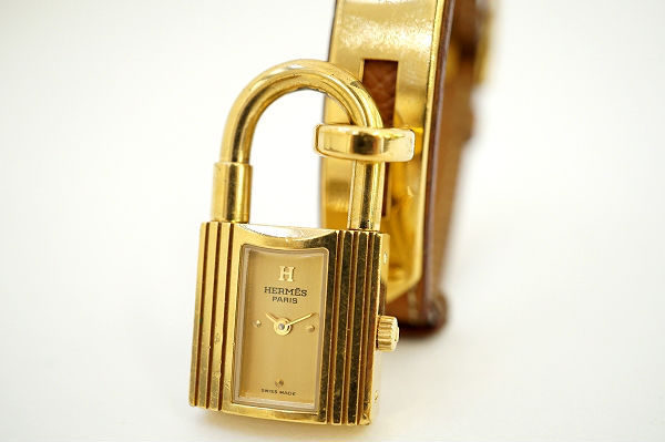 使いやすいシンプルなデザインが光るエルメスのケリーウォッチを買い取りました