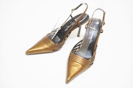 足元に高級感あるエレガンスを添える、銀座かねまつのパンプスを買取いたしました