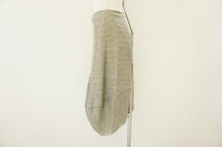 シンプルでもエレガントで魅力的、ダナキャランのスカートを買取いたしました