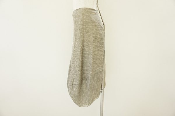 シンプルでもエレガントで魅力的、ダナキャランのスカートを買取いたしました