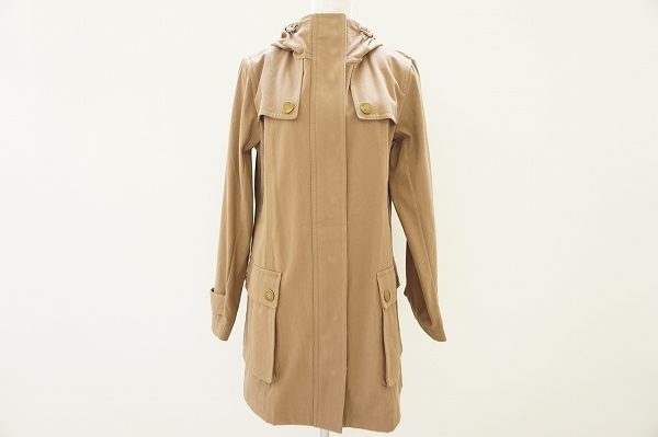 デイリー使いしたくなる着やすく合わせやすい、バーバリーのコートを買取いたしました