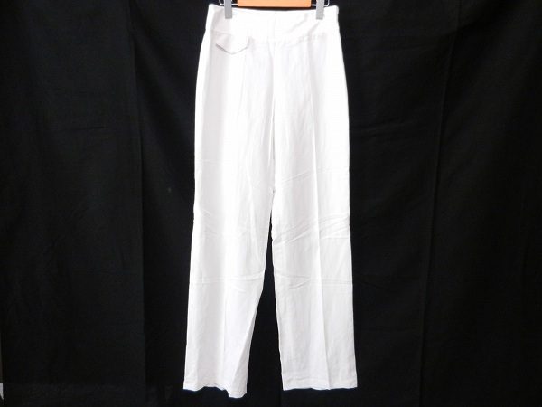 大人のラグジュアリー軽やかスタイルをつくる、アクリスのホワイトカラーパンツを買取いたしました