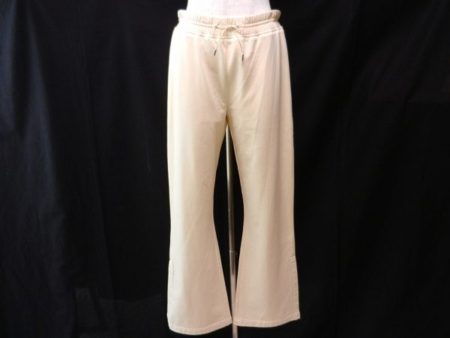 デイリー使いからトラベルまで幅広く活躍する、バーバリーのパンツを買取いたしました