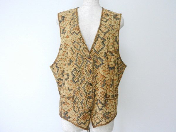 さりげなく個性を演出する伊太利屋のベストを買取いたしました