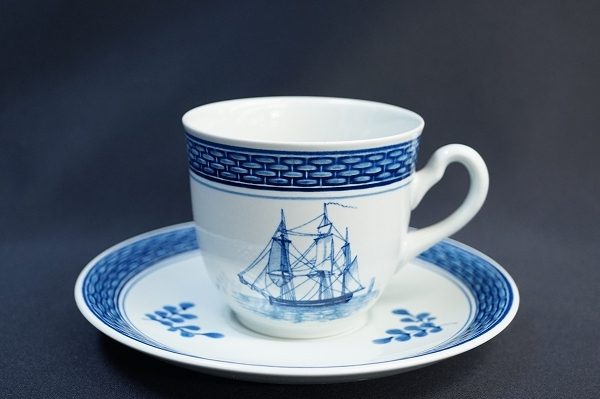 独特の色合いと絵柄が美しい、ロイヤルコペンハーゲンのトランクェーバー カップ&ソーサーを買取いたしました