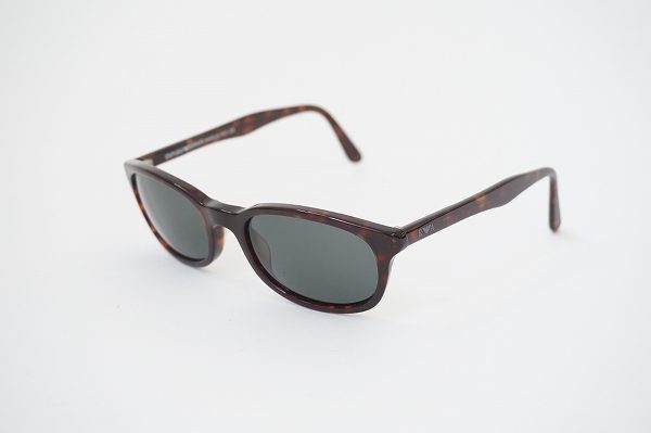 知的で優しい印象を与えるエンポリオアルマーニのサングラスを宅配買取いたしました