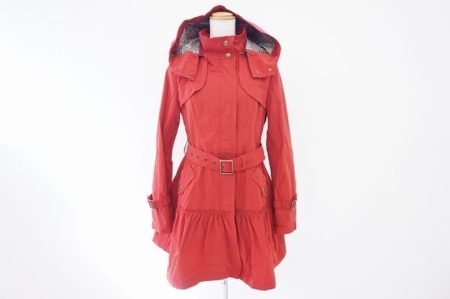 こだわりのフェミニンスタイルが完成する、バーバリーブルーレーベルのコートを出張買取いたしました