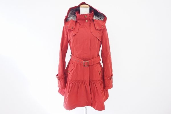 こだわりのフェミニンスタイルが完成する、バーバリーブルーレーベルのコートを出張買取いたしました