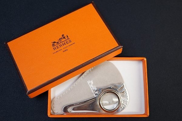 ルーペ付きで機能性も十分、高級感溢れるエルメスのブックマーカーを出張買取いたしました